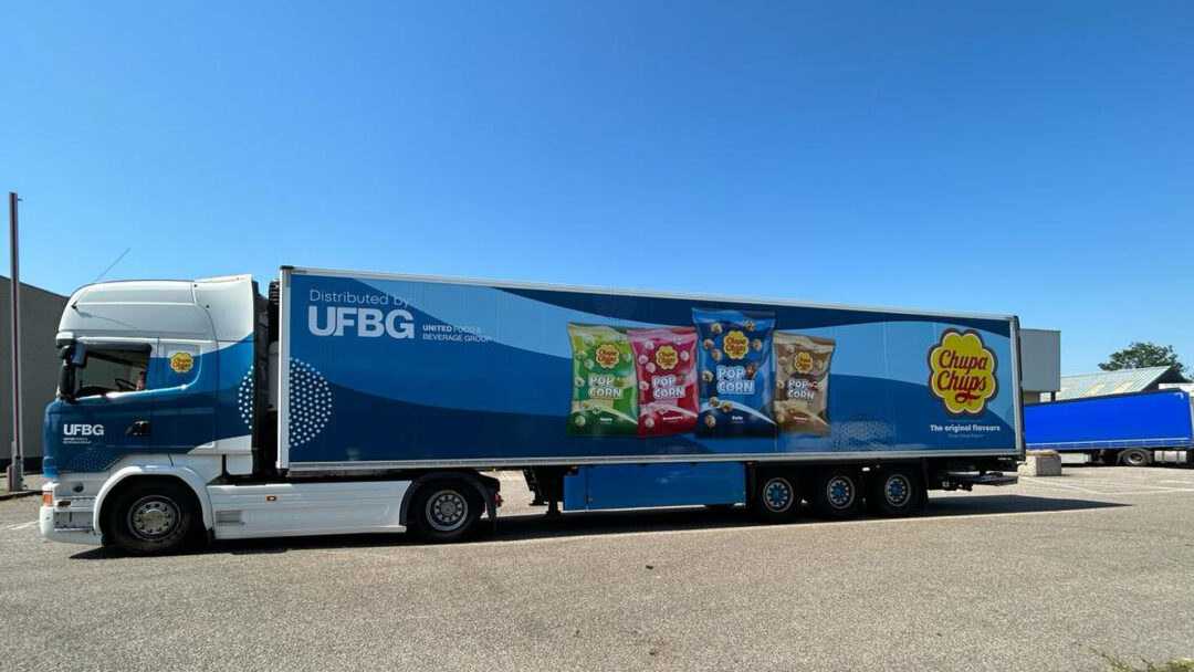 Kleurrijke trailerbestickering UFBG