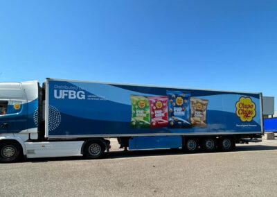 Kleurrijke trailerbestickering UFBG