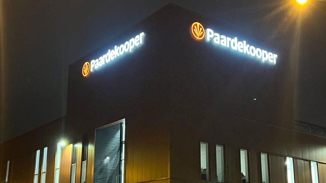 Verlichte letters Paardekooper